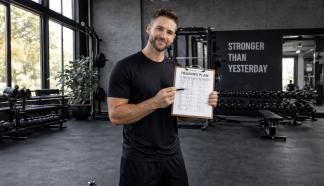 Personal Trainer im Fitnessstudio in Graben im Lechfeld mit erstelltem Trainingsplan